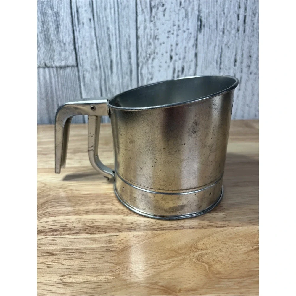 Vintage Bromco 3 Cup‎ Flour Sifter Kitchen Squeeze Handle farmhouse metal USA